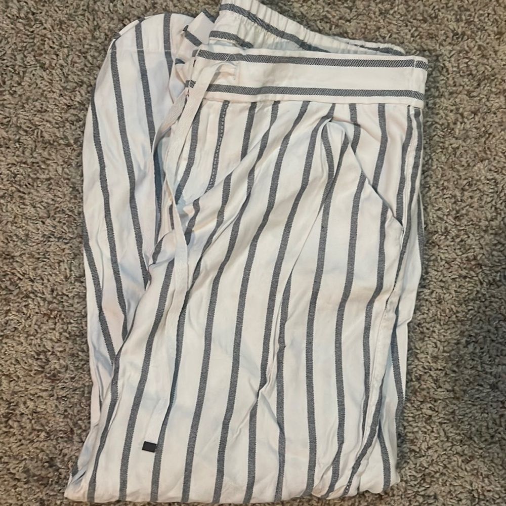 Old navy cuffed capris